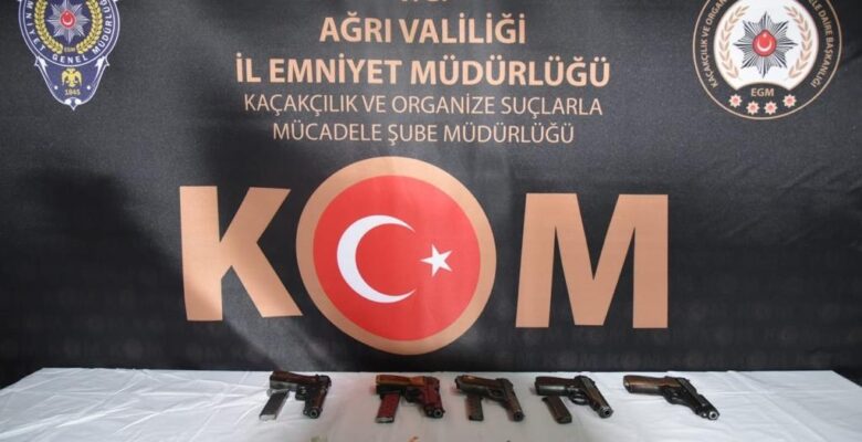Ağrı’da 5 adet ruhsatsız silah ele geçirildi
