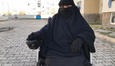 Cam kemik hastası kadın, akülü sandalyesine kavuştu