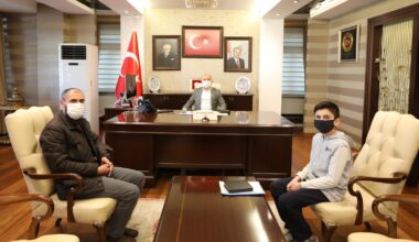 Vali Varol, Ağrı Kart’ı Tasarlayan Öğrenci İle Bir Araya Geldi