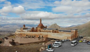 Osmanlı mirası İshak Paşa Sarayı 105 bin turist ağırladı