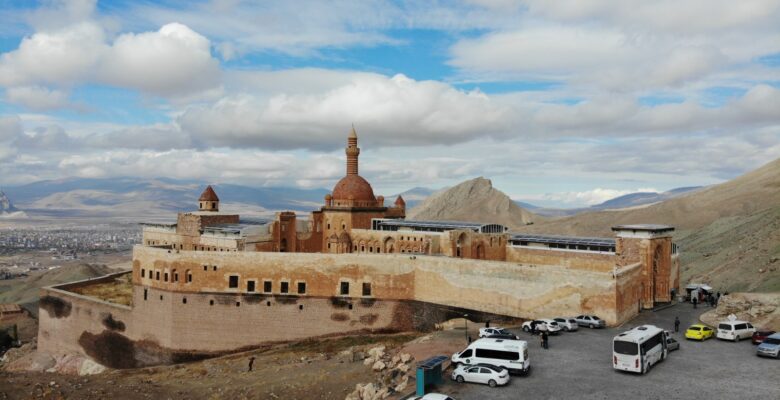 Osmanlı mirası İshak Paşa Sarayı 105 bin turist ağırladı