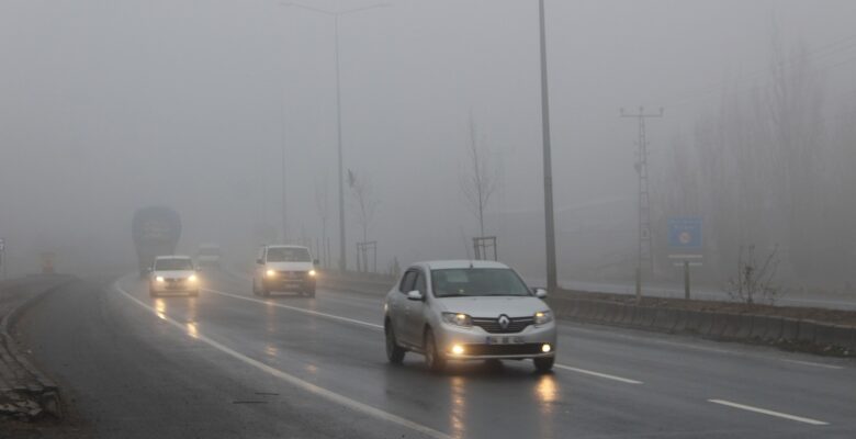 Ağrı’da yoğun sis etkili oldu