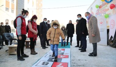 Hediye Karavanı Ağrılı çocuklara ulaştı