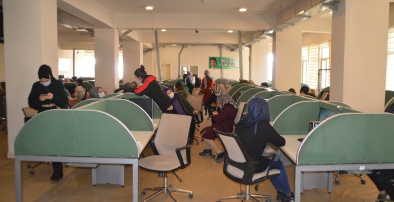 Ağrı’da kurulan çağrı merkezi 460 kişiye ekmek kapısı oldu