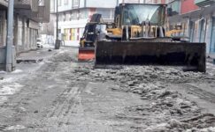 Ağrı Belediyesi kar temizleme çalışması gerçekleştirdi