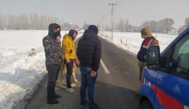 Sokağa çıkma yasağında kaybolan köpeği Jandarma buldu