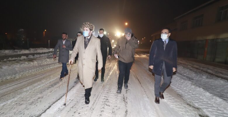 Başkan Sayan, kar temizleme çalışmalarını denetledi