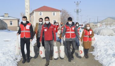 Türk Kızılay’ın gönüllü gençleri köy çocuklarını unutmadı