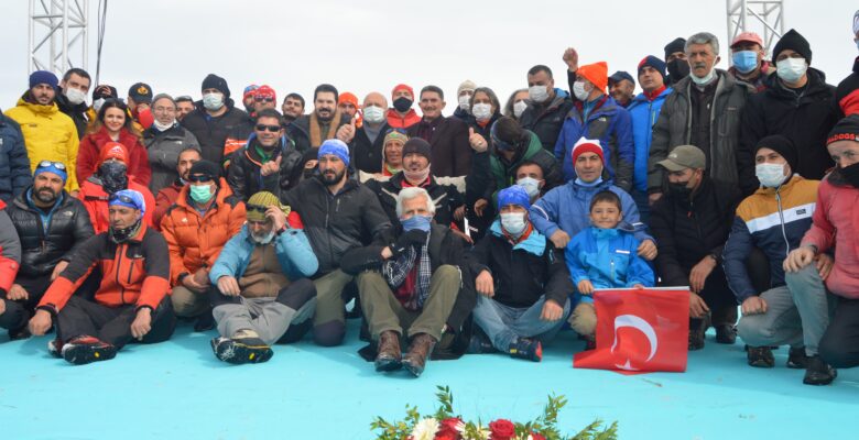 Terörden arındırılan Ağrı Dağı yeniden tırmanışa açıldı