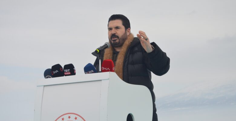 Başkan Sayan: “Teröre karşı Ağrı Dağı gibi başımızı dik tutalım”