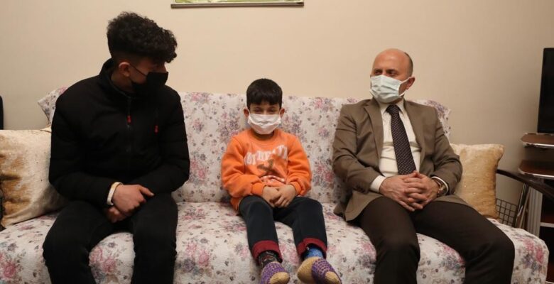 Vali Varol’dan, Çiftçi Ailesine ziyaret