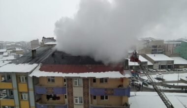 Ağrı’da çatı katında yangın paniği