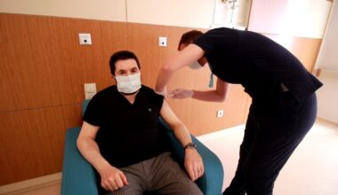 Ağrı Belediye Başkanı Sayan, Covid-19 aşısı oldu