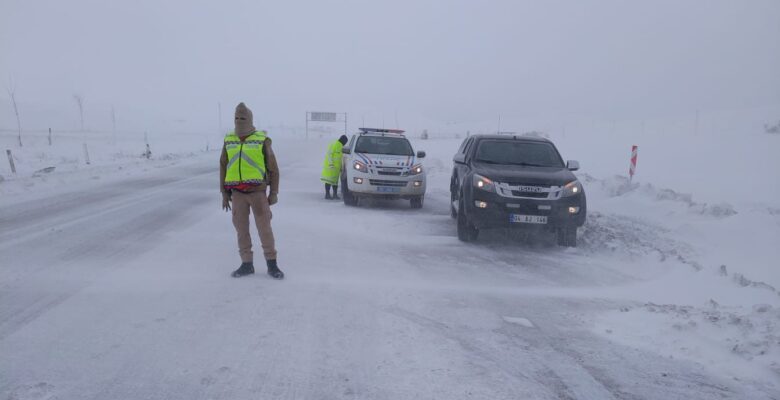 Ağrı’da tipi ve buzlanma kazaları peşinden getirdi