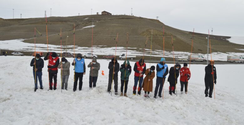 AFAD Ağrı’da STK gönüllülerine afet eğitimi verdi, çığ tatbikatı yaptı
