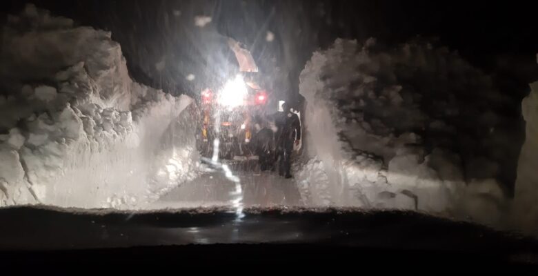 Ağrı’da karayolları ekiplerinin kar seferberliği