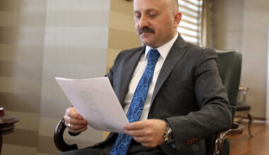 Vali Varol, çocuklar için masal okudu