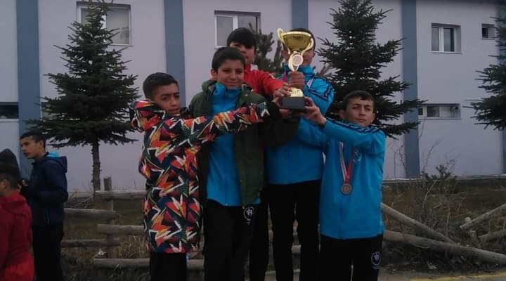 Ağrılı Atletler Yarı Finalde