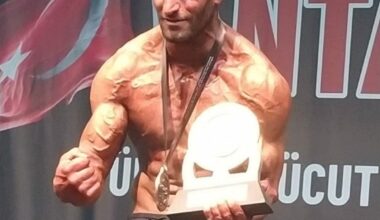 Ağrılı vücutçulardan büyük başarı