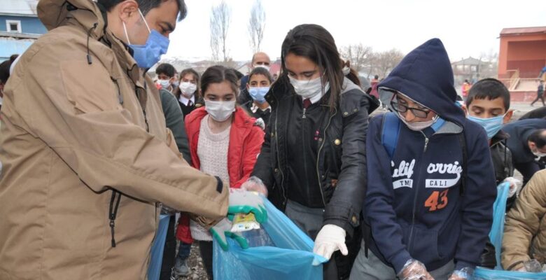 Diyadin’de çöp toplama etkinliği düzenlendi