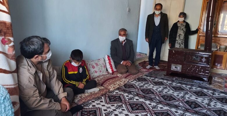 Kaymakam Balcı, ‘Çatkapı’ projesiyle kapı kapı dolaşıyor