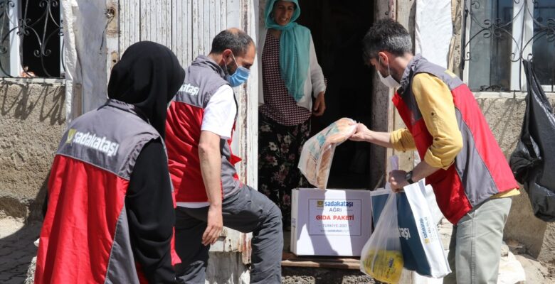 Sadakataşı Derneği Ağrı Temsilciliğinden ihtiyaç sahibi ailelere yardım eli