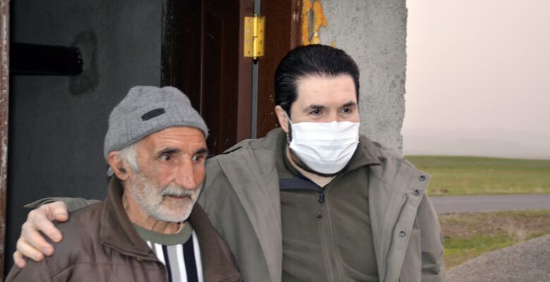 Başkan Sayan iftarda Aziz amcayla bir araya geldi