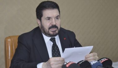 Ağrı Belediye Meclisi, 103 emekli amiralin bildirisini kınadı