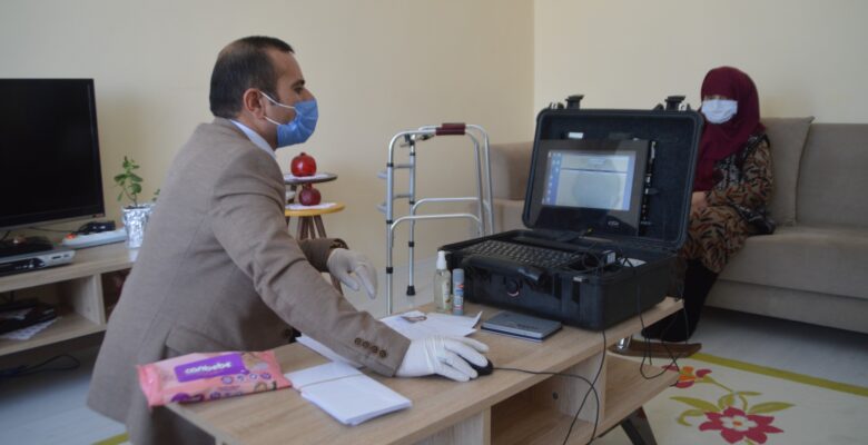 Ağrı’da hasta ve yaşlılara “evde nüfus cüzdanı” hizmeti veriliyor