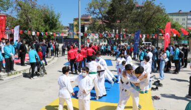 Ağrı’da Atatürk’ü Anma, Gençlik ve Spor Bayramı kutlanıyor