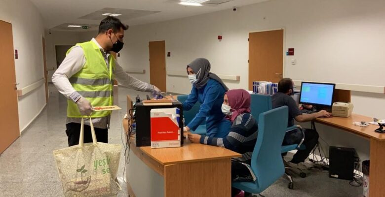 Başkan Sayan, Anneler Günü’nde annelere hediyeler gönderdi