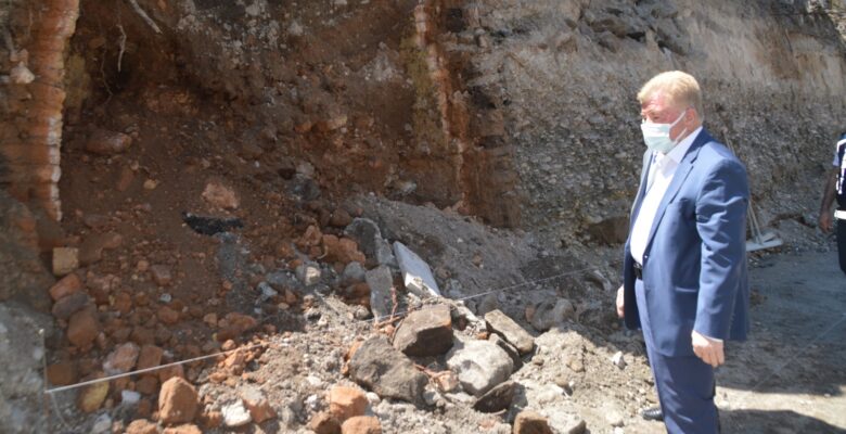 Ağrı Merkez Cami inşaat alanında ortaya çıkan yapının eski ambar olduğu anlaşıldı