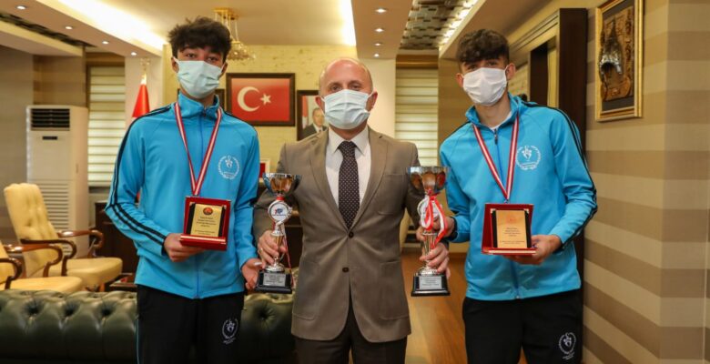 Vali Varol Genç Sporcularla Bir Araya Geldi