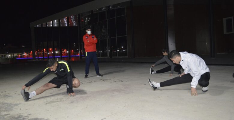 Antrenman yapmak için insanların evlerine girmesini bekliyorlar