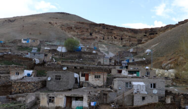 Kayalar oyularak yapılan “Yukarı Biligan Mağaraları” ziyaretçilerini bekliyor