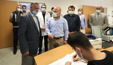 Ağrı Valisi Varol, Covid-19 Aşı Polikliniğini ziyaret etti