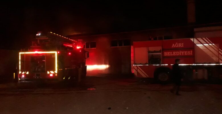Ağrı’da çıkan yangın söndürüldü