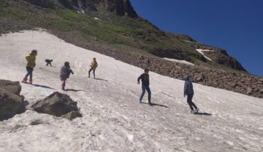 Ağrı’da Haziran ayında kartopu ve kayak keyfi