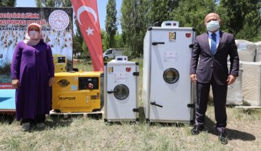 Ağrı’da törenle çiftçilere kaz yetiştiriciliği makine ve ekipmanları dağıtıldı