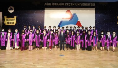 AİÇÜ’de yüz yüze mezuniyet töreni coşkusu