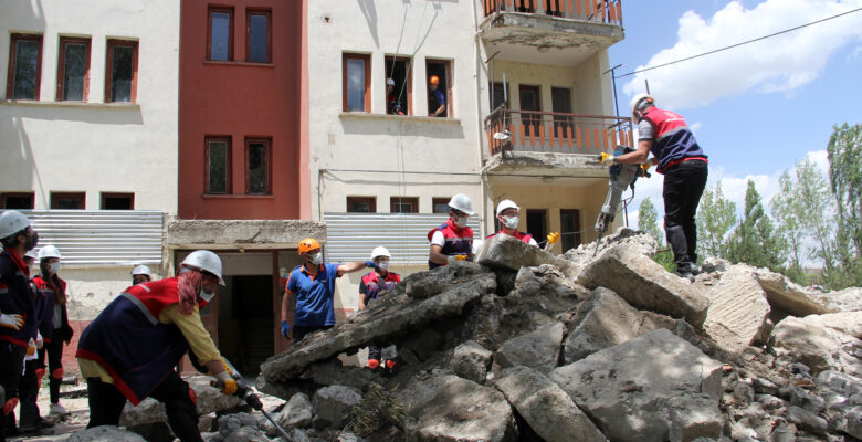 Afet eğitimi alan öğretmenler, doğal afetlerde hayat kurtaracak