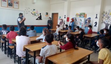 Gönül Elçileri, köy okulunda kütüphane kurdu