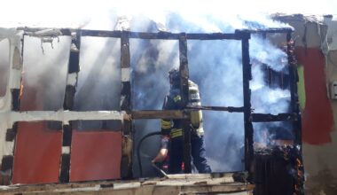 Psikolojik sorunları olan adam, evini ateşe verip intihar etmek istedi