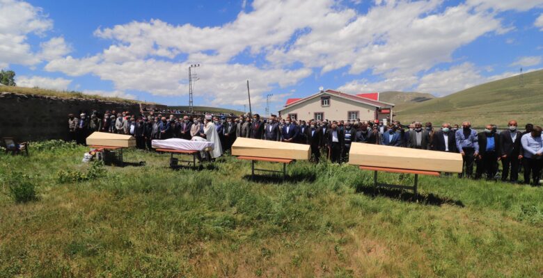 Sivas’taki kazada hayatını kaybedenlerden 4 kişi Ağrı’da toprağa verildi