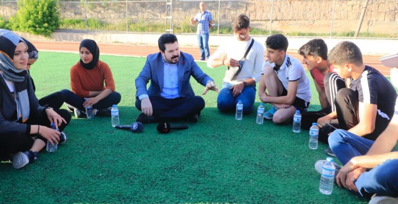 Sayan: “Ben Kürt gençlerinin beyaz kefen giyip mezara girmesini değil beyaz önlük giyip doktor olmalarını istiyorum”