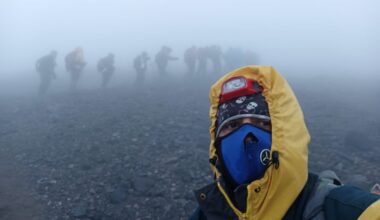 Kaybolan 2 dağcı için gittiler, 5 kişi ile döndüler