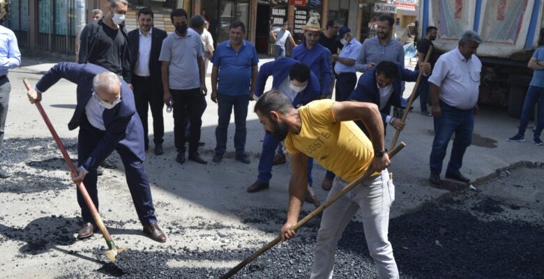 Ağrı’da yılsonuna kadar asfaltlanmayan yol kalmayacak