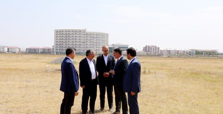 Çelebi ile Karabulut Tıp Fakültesi binası inşaat alanını inceledi