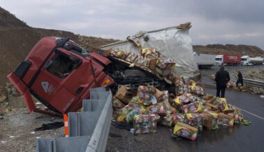 Ağrı’da iki tır çarpıştı: 1 ölü