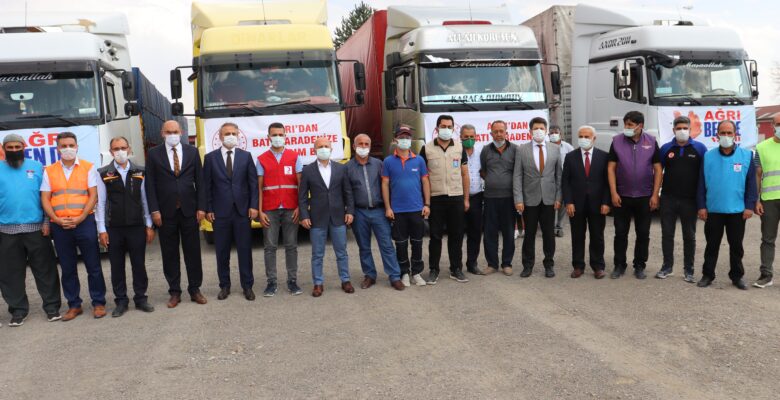 Afetzedeler için Ağrı’dan 4 tır gıda ve ihtiyaç malzemesi yola çıktı